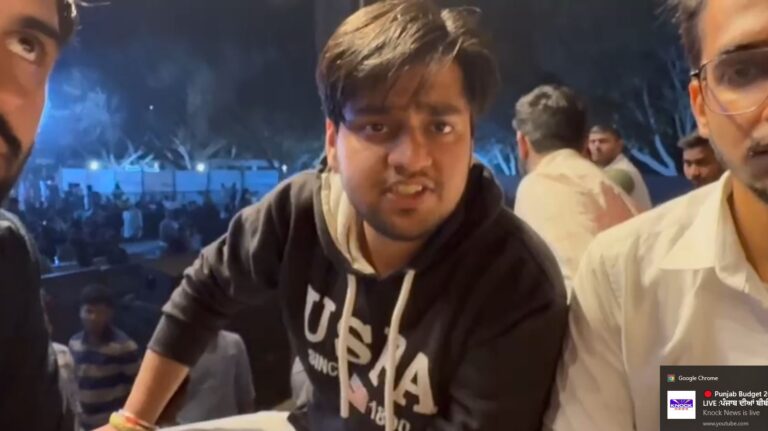 ਚੰਡੀਗੜ੍ਹ ਚ ਪੰਜਾਬੀ ਗਾਇਕਾਂ ਦੇ ਸ਼ੋਅ ਰੱਦ ਹੋਣ ਦਾ ਸਿਲਸਿਲਾ ਜਾਰੀ/ ਅਰਜਨ ਢਿੱਲੋਂ ਤੋਂ ਬਾਅਦ ਪੀਯੂ ‘ਚ ਗੁਰਦਾਸ ਮਾਨ ਦਾ ਸ਼ੋਅ ਵੀ ਕੈਂਸਲ/ ਵਿਦਿਆਰਥੀਆਂ ਨੇ  ਸਟੇਜ ‘ਤੇ ਹੀ ਧਰਨਾ ਲਾ ਕੇ ਕੀਤੀ ਨਾਅਰੇਬਾਜ਼ੀ