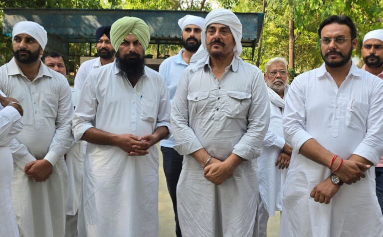 ਪੰਜਾਬੀ ਫਿਲਮਾਂ ਅਦਾਕਾਰ ਗੁੱਗੂ ਗਿੱਲ ਦੀ ਵੱਡੀ ਭੈਣ ਦਾ ਹੋਇਆ ਦੇਹਾਂਤ/ ਚੰਡੀਗੜ੍ਹ ਦੇ ਨਿੱਜੀ ਹਸਪਤਾਲ ’ਚ ਇਲਾਜ ਦੌਰਾਨ ਤੋੜਿਆ ਦਮ/ ਬਠਿੰਡਾ ਸ਼ਹਿਰ ਦੇ ਸ਼ਮਸ਼ਾਨ ਘਾਟ ਅੰਦਰ ਹੋਇਆ ਅੰਤਮ ਸਸਕਾਰ