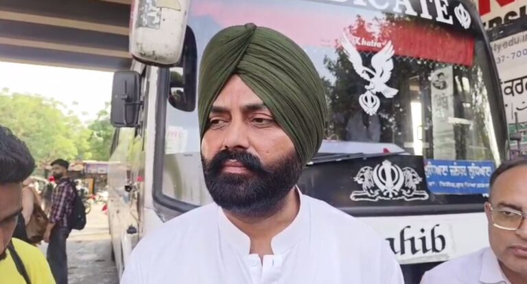 ਜਲੰਧਰ ’ਚ ਟਰਾਂਸਪੋਰਟ ਮੰਤਰੀ ਲਾਲਜੀਤ ਭੁੱਲਰ ਦਾ ਵੱਡਾ ਐਕਸ਼ਨ/ ਡਰਾਇਵਿੰਗ ਟਰੈਕ ਦੇ ਦੌਰੇ ਤੋਂ ਬਾਅਦ ਬੱਸਾਂ ਦੀ ਕੀਤੀ ਚੈਕਿੰਗ/ ਬਿਨਾਂ ਪਰਮਿਟ ਤੋਂ ਚੱਲ ਰਹੀਆਂ ਬੱਸਾਂ ਦੇ ਕੀਤੇ ਚੱਲਾਨ