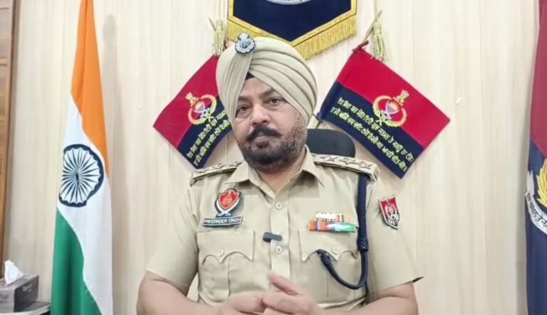 ਤਰਨ ਤਾਰਨ ਦੇ ਨਿੱਜੀ ਸਕੂਲ ’ਚ ਰਿਵਾਲਵਰ ਲੈ ਕੇ ਪਹੁੰਚੀ ਵਿਦਿਆਰਥਣ/ ਪ੍ਰਬੰਧਕਾਂ ਨੇ ਪੁਲਿਸ ਨੂੰ ਦੱਸਣ ਦੀ ਥਾਂ ਮਾਪਿਆਂ ਹਵਾਲੇ ਕੀਤਾ ਹਥਿਆਰ/ ਪੁਲਿਸ ਨੇ ਮਾਮਲਾ ਦਰਜ ਕਰ ਕੇ ਅਗਲੀ ਕਾਰਵਾਈ ਕੀਤੀ ਸ਼ੁਰੂ