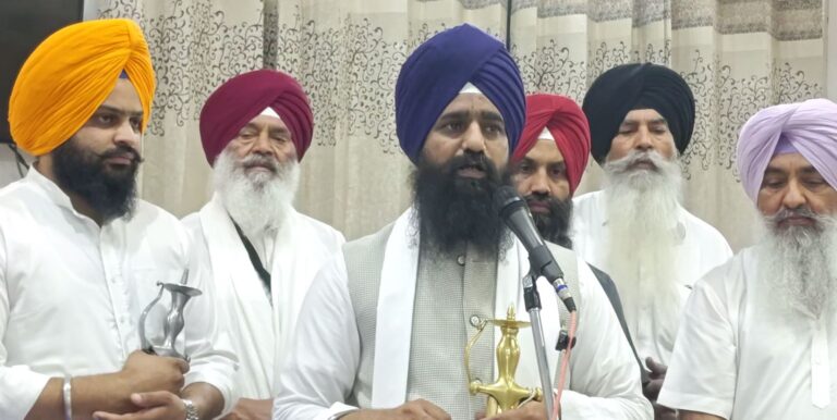 ਜਲੰਧਰ ’ਚ ਧਰਮ ਪਰਿਵਰਤਨ ਨੂੰ ਲੈ ਕੇ ਜਥੇਦਾਰ ਦਾ ਵੱਡਾ ਬਿਆਨ/ ਸਮੁੱਚੀ ਕੌਮ ਨੂੰ ਲੋੜਵੰਦਾਂ ਲਈ ਵੱਧ ਤੋਂ ਵੱਧ ਦਸਵੰਧ ਕੱਢਣ ਦੀ ਅਪੀਲ/ ਕਿਹਾ, ਲੋੜਵੰਦਾਂ ਦੀ ਮਦਦ ਕਰਨ ਨਾਲ ਰੁਕ ਸਕਦੇ ਧਰਮ-ਪਰਿਵਰਤਨ