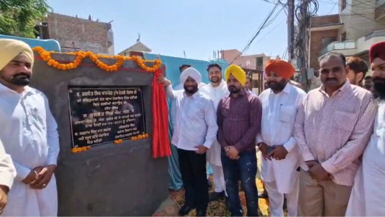 ਮੋਹਾਲੀ ਦੇ ਪਿੰਡ ਬਲੌਂਗੀ ’ਚ ਗਲੀਆਂ ਬਣਾਉਣ ਦਾ ਕੰਮ ਸ਼ੁਰੂ/ ਵਿਧਾਇਕ ਕੁਲਵੰਤ ਸਿੰਘ ਨੇ ਕੰਮ ਦਾ ਕੀਤਾ ਉਦਘਾਟਨ/ 35 ਲੱਖ ਦੀ ਲਾਗਤ ਨਾਲ ਲਾਇਬ੍ਰੇਰੀ ਉਸਾਰਨ ਦਾ ਕੀਤਾ ਐਲਾਨ