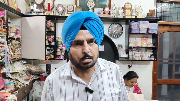 ਫਿਰੋਜ਼ਪੁਰ ਚੋਰ ਨੇ ਕਾਂਗਰਸੀ ਆਗੂ ਦੇ ਘਰ ਨੂੰ ਬਣਾਇਆ ਨਿਸ਼ਾਨਾ/ ਬੁਟੀਕ ’ਚੋਂ ਹਜ਼ਾਰਾਂ ਰੁਪਏ ਨਕਦੀ ਲੈ ਕੇ ਫਰਾਰ/ ਘਟਨਾ ਸੀਸੀਟੀਵੀ ਕੈਮਰੇ ’ਚ ਕੈਦ, ਪੁਲਿਸ ਕਰ ਰਹੀ ਜਾਂਚ
