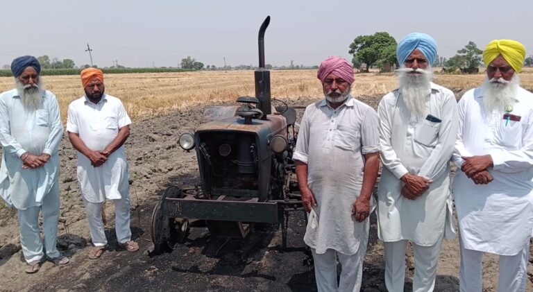 ਬਰਨਾਲਾ ’ਚ ਅੱਗ ਦੀ ਭੇਂਟ ਚੜ੍ਹਿਆ ਕਿਸਾਨ ਦਾ ਟਰੈਕਟਰ/ ਪਿੰਡ ਫਤਿਹਪੁਰ ਪਿੰਡੀ ਧੋਲਾ ਦੇ ਖੇਤਾਂ ’ਚ ਵਾਪਰੀ ਘਟਨਾ/  ਲੱਖਾਂ ਰੁਪਏ ਦਾ ਹੋਇਆ ਨੁਕਸਾਨ, ਮਦਦ ਲਈ ਲਾਈ ਗੁਹਾਰ