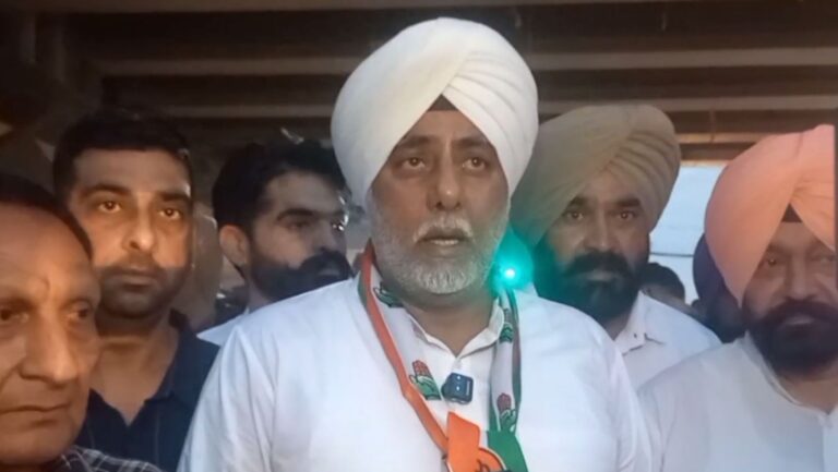 ਮੰਡੀ ਗੋਬਿੰਦਗੜ੍ਹ ਵਿਖੇ ਕਾਂਗਰਸੀਆਂ ਨੇ ਕੱਢਿਆ ਕੈਂਡਲ ਮਾਰਚ/ ਪਹਿਲਗਾਮ ’ਚ ਮਾਰੇ ਗਏ ਸੈਲਾਨੀਆਂ ਨੂੰ ਦਿੱਤੀ ਸ਼ਰਧਾਂਜਲੀ/ ਪਾਕਿਸਤਾਨ ਖਿਲਾਫ਼ ਕੀਤੀ ਜੰਮ ਕੇ ਨਾਅਰੇਬਾਜ਼ੀ