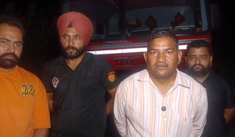 ਗੁਰਦਾਸਪੁਰ ’ਚ ਨਾੜ ਨੂੰ ਲੱਗੀ ਅੱਗ ਨੇ ਧਾਰਿਆ ਭਿਆਨਕ ਰੂਪ/ ਦੂਰ ਤਕ ਅੱਗ ਫੈਲਣ ਕਾਰਨ ਅਫਰਾ-ਤਫਰੀ ਦਾ ਮਾਹੌਲ/ ਜਾਨੀ ਨੁਕਸਾਨ ਤੋਂ ਬਚਾਅ, ਫਾਇਰ ਬ੍ਰਿਗੇਡ ਨੇ ਪਾਇਆ ਕਾਬੂ