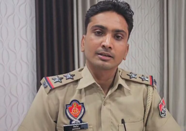 ਅਬੋਹਰ ਪੁਲਿਸ ਵੱਲੋਂ ਗੋਲੀ ਚਲਾਉਣ ਵਾਲਾ ਹਮਲਾਵਰ ਕਾਬੂ/ ਪੁਲਿਸ ਮੁਲਾਜ਼ਮ ’ਤੇ ਡਿਊਟੀ ਦੌਰਾਨ ਚਲਾਈ ਸੀ ਗੋਲੀ/ ਪੁਲਿਸ ਨੇ ਮਾਮਲਾ ਦਰਜ ਕਰ ਕੇ ਜਾਂਚ ਕੀਤੀ ਸ਼ੁਰੂ