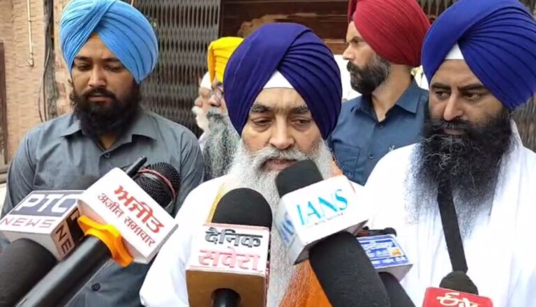 ਦਰਬਾਰ ਸਾਹਿਬ ’ਤੇ ਪਾਕਿਸਤਾਨੀ ਹਮਲੇ ਦੀ ਕੋਸ਼ਿਸ਼ ਦਾ ਮੁੱਦਾ ਗਰਮਾਇਆ/ ਹੈੱਡ ਗ੍ਰੰਥੀ ਗਿ. ਰਣਬੀਰ ਸਿੰਘ ਨੇ ਦਾਅਵੇ ਦਾ ਕੀਤਾ ਖੰਡਨ/ ਏਅਰ ਡਿਫੈਂਸ ਚੀਫ ਦੇ ਦਾਅਵੇ ਨੂੰ ਦੱਸਿਆ ਝੂਠਾ