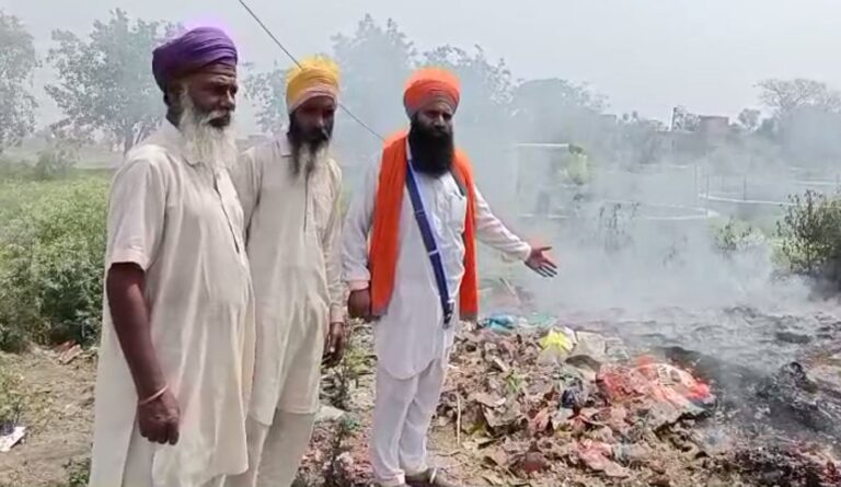 ਤਰਨ ਤਾਰਨ ਦੇ ਛੋਟਾ ਝਬਾਲ ’ਚ ਗੁਟਕਾ ਸਾਹਿਬ ਦੀ ਬੇਅਦਬੀ/ ਵੱਖ ਵੱਖ ਥਾਵਾਂ ਤੋਂ ਪਾਟੇ ਹੋਏ ਮਿਲੇ ਗੁਟਕਾ ਸਾਹਿਬ ਦੇ ਅੰਗ