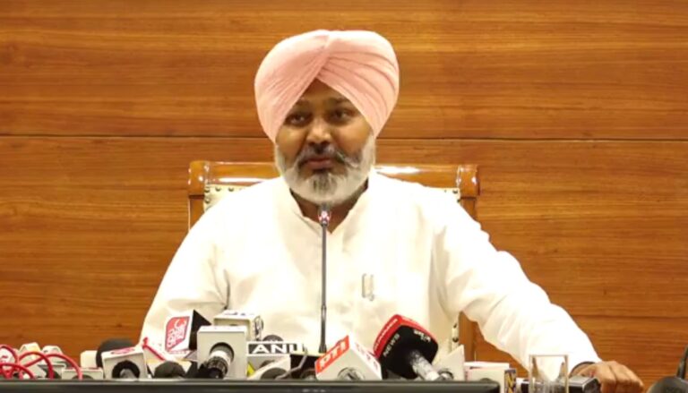 ਖਜ਼ਾਨਾ ਮੰਤਰੀ ਦੀ ਲੈਂਡ ਪੂਲਿੰਗ ਨੀਤੀ ਨੂੰ ਲੈ ਕੇ ਪ੍ਰੈੱਸ ਕਾਨਫਰੰਸ/ ਨਵੀਂ ਲੈਂਡ ਪੂਲਿੰਗ ਨੀਤੀ ਦੇ ਫਾਇਦਿਆਂ ਦਾ ਕੀਤਾ ਗੁਣਗਾਣ/ ਕਿਹਾ, ਸਰਕਾਰ ਦੇ ਫੈਸਲੇ ਨਾਲ ਹਰ ਪੰਜਾਬੀ ਨੂੰ ਪਹੁੰਚੇਗਾ ਫਾਇਦਾ