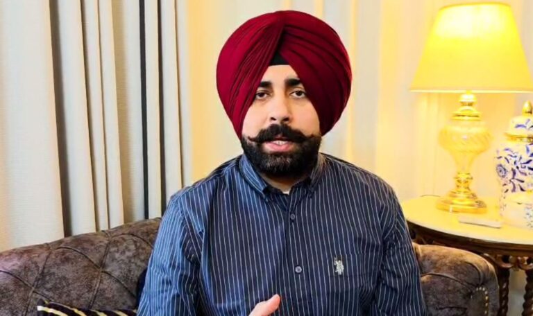 ਅਕਾਲੀ ਦਲ ਨੇ ਵਿਧਾਇਕ ’ਤੇ ਕਾਰਵਾਈ ਮਾਮਲੇ ’ਚ ਘੇਰੀ ਸਰਕਾਰ/ ਕਾਰਵਾਈ ਦੇ ਨਾਮ ਦੇ ਡਰਾਮੇਬਾਜ਼ੀ ਕਰਨ ਦੇ ਲਾਏ ਇਲਜ਼ਾਮ/ ਬੁਲਾਰਾ ਅਰਸ਼ਦੀਪ ਕਲੇਰ ਨੇ ਬਿਆਨ ਜਾਰੀ ਕਰ ਕੇ ਚੁੱਕੇ ਸਵਾਲ