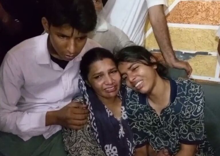 ਅੰਮ੍ਰਿਤਸਰ ‘ਚ ਪਿਉ-ਪੁੱਤ ’ਤੇ ਜਾਨਲੇਵਾ ਹਮਲਾ ਕਰ ਕੇ ਲੁੱਟੇ 8 ਲੱਖ/ ਦਾਤਰਾਂ ਨਾਲ ਹਮਲੇ ‘ਚ ਪਿਓ ਦੀ ਮੌਤ, ਪੁੱਤ ਦੀ ਹਾਲਤ ਗੰਭੀਰ/ ਪੁਲਿਸ ਨੇ ਮੌਕੇ ਤੇ ਪਹੁੰਚ ਕੇ ਜਾਂਚ ਕੀਤੀ ਸ਼ੁਰੂ