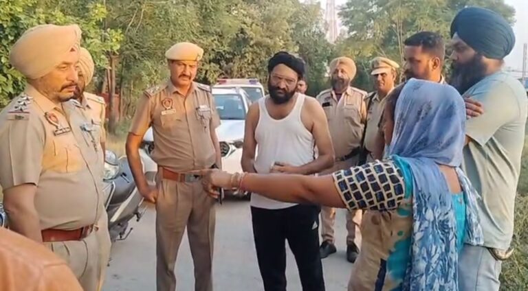 ਫਿਲੌਰ ਰੇਲਵੇ ਪੁਲਿਸ ਅਧਿਕਾਰੀ ’ਤੇ ਲੱਗੇ ਔਰਤ ਨਾਲ ਛੇੜਛਾੜ ਦੇ ਇਲਜ਼ਾਮ/ ਸ਼ਰਾਬੀ ਹਾਲਤ ’ਚ ਮਹਿਲਾ ਦੀ ਨਾਲ ਕੀਤੀ ਖਿੱਚ-ਧੂਹ ਤੇ ਚੁੱਕਿਆ ਹੱਥ/ ਪੀੜਤਾ ਨੇ ਮੰਗਿਆ ਇਨਸਾਫ, ਪੁਲਿਸ ਨੇ ਜਾਂਚ ਕੀਤੀ ਸ਼ੁਰੂ