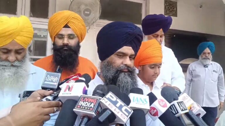 ਸ੍ਰੀ ਅਕਾਲ ਤਖਤ ਸਾਹਿਬ ਵਿਖੇ ਪਹੁੰਚਿਆ ਅਮਰੀਕੀ ਸਿੱਖ ਸੰਸਥਾ ਦਾ ਵਫਦ/ ਅਮਰੀਕਾ ’ਚ ਯੂਨੀਵਰਸਿਟੀ ਆਫ ਖਾਲਸਾ ਖੋਲ੍ਹਣ ਦੀ ਕੀਤੀ ਮੰਗ/ ਸ੍ਰੀ ਅਕਾਲ ਤਖਤ ਸਾਹਿਬ ਦੇ ਜਥੇਦਾਰ ਨੂੰ ਵੀਸੀ ਲਾਉਣ ਦੀ ਕੀਤੀ ਪੇਸ਼ਕਸ਼