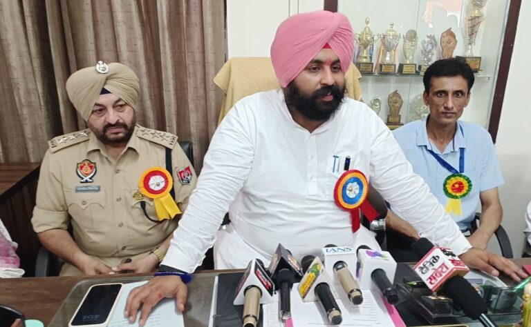 ਸ੍ਰੀ ਆਨੰਦਪੁਰ ਸਾਹਿਬ ਅੰਦਰ ਸਿੱਖਿਆ ਕ੍ਰਾਂਤੀ ਤਹਿਤ ਹੋਏ ਵੱਡੇ ਕੰਮ/ ਸਿੱਖਿਆ ਮੰਤਰੀ ਹਰਜੋਤ ਬੈਂਸ ਵੱਲੋਂ 100 ਸਕੂਲਾਂ ਦਾ ਕੀਤਾ ਉਦਘਾਟਨ/ ਸਿੱਖਿਆ ਕ੍ਰਾਂਤੀ ਦੇ ਨਾਲ ਨਾਲ ਨਸ਼ਾ ਮੁਕਤ ਪੰਜਾਬ ਸਿਰਜਣ ਦਾ ਕੀਤਾ ਦਾਅਵਾ