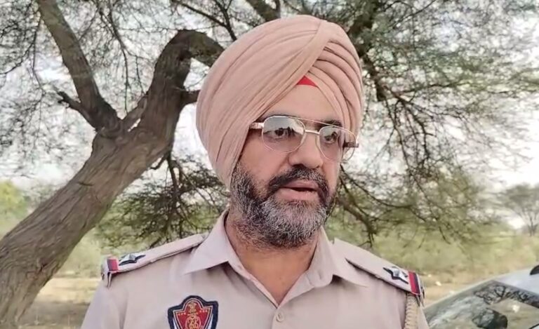 ਅਬੋਹਰ ’ਚ ਪ੍ਰੇਮ ਵਿਆਹ ਕਰਵਾਉਣ ਵਾਲੇ ਨੌਜਵਾਨ ਵੱਲੋਂ ਖੁਦਕੁਸ਼ੀ/ ਮਹੀਨਾ ਪਹਿਲਾਂ ਕਰਵਾਇਆ ਸੀ ਪ੍ਰੇਮ ਵਿਆਹ/ ਰੁੱਖ ਨਾਲ ਲਟਕ ਕੇ ਦਿੱਤੀ ਜਾਨ, ਪੁਲਿਸ ਕਰ ਰਹੀ ਜਾਂਚ