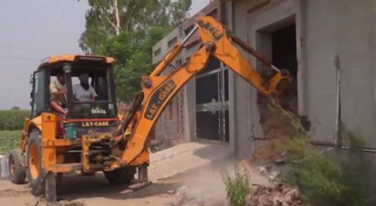 ਸੁਲਤਾਰਪੁਰ ਲੋਧੀ ’ਚ ਨਸ਼ਾ ਤਸਕਰਾਂ ਦੀਆਂ ਜਾਇਦਾਦਾਂ ’ਤੇ ਚੱਲਿਆ ਪੀਲਾ ਪੰਜਾ/ ਨਸ਼ਿਆਂ ਦੀ ਕਮਾਈ ਨਾਲ ਬਣਾਈਆਂ ਜਾਇਦਾਦਾਂ ਕੀਤੀਆਂ ਢਹਿ ਢੇਰੀ