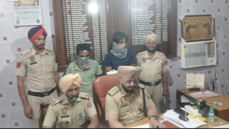 ਬਰਨਾਲਾ ਪੁਲਿਸ ਨੇ ਬਜ਼ੁਰਗ ਤੋਂ ਵਾਲੀਆਂ ਲੁੱਟਣ ਦਾ ਮਾਮਲਾ ਸੁਲਝਾਇਆ/ ਪੁਲਿਸ ਨੇ 24 ਘੰਟਿਆਂ ਅੰਦਰ ਦਬੋਚੇ ਵਾਲੀਆਂ ਉਤਾਰਨ ਵਾਲੇ ਮੁਲਜ਼ਮ/ ਬੀਤੇ ਦਿਨ ਬਜ਼ੁਰਗ ਮਹਿਲਾ ਦੇ ਕੰਨਾਂ ਚੋਂ ਵਾਲੀਆਂ ਝਪਟ ਕੇ ਹੋਏ ਸੀ ਫਰਾਰ