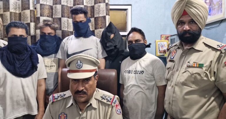 ਖੰਨਾ ਪੁਲਿਸ ਵੱਲੋਂ ਨਸ਼ਾ ਤਸਕਰੀ ਮਾਮਲੇ ֹ’ਚ ਪੁਲਿਸ ਮੁਲਾਜਮ ਨਾਮਜ਼ਦ/ ਡਰੱਗ ਤਸਕਰੀ ਗਰੋਹ ਦੇ 11 ਮੈਂਬਰਾਂ ਨੂੰ ਨਸ਼ੀਲੇ ਪਦਾਰਥ ਸਮੇਤ ਕੀਤਾ ਕਾਬੂ