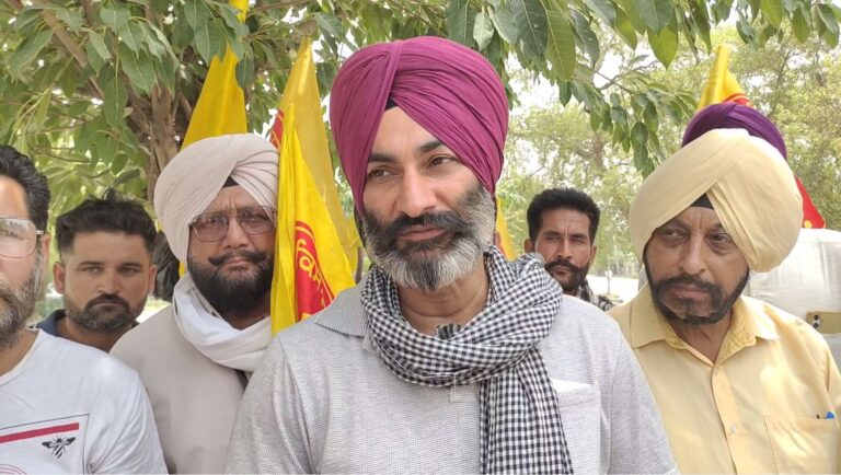 ਫਰੀਦਕੋਟ ਦੇ ਵਿਧਾਇਕ ਸੇਖੋਂ ਨੂੰ ਮਿਲਿਆ ਕਿਸਾਨਾਂ ਦਾ ਵਫਦ/ ਵਿਸ਼ੇਸ਼ ਇਜਲਾਸ ’ਚ ਮੁੱਦੇ ਉਠਾਉਣ ਸਬੰਧੀ ਸੌਂਪਿਆ ਮੰਗ ਪੱਤਰ/ ਡੈਮ ਸੇਫਟੀ ਐਕਟ ਰੱਦ ਕਰਨ ਦਾ ਮਤਾ ਪਾਸ ਕਰਨ ਦੀ ਮੰਗ
