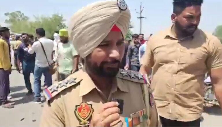 ਫਿਰੋਜ਼ਪੁਰ ’ਚ ਭਿਆਨਕ ਸੜਕ ਹਾਦਸੇ ਦੌਰਾਨ ਦੋ ਦੀ ਮੌਤ/ ਘੋੜਾ ਟਰਾਲਾ ਤੇ ਬਲੈਰੋ ਕਾਰ ਵਿਚਾਲੇ ਹੋਈ ਭਿਆਨਕ ਟੱਕਰ/ ਹਾਦਸੇ ਦੀ ਲਪੇਟ ’ਚ ਆਏ ਤਿੰਨ ਮੋਟਰ ਸਾਈਕਲ ਸਵਾਰ