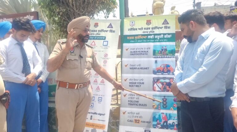 ਫਰੀਦਕੋਟ ਟੈਫਿਕ ਪੁਲਿਸ ਵੱਲੋਂ ਸਕੂਲੀ ਬੱਚਿਆਂ ਲਈ ਸੈਮੀਨਾਰ/ ਸਕੂਲੀ ਬੱਚਿਆਂ ਨੂੰ ਟਰੈਫਿਕ ਨਿਯਮਾਂ ਬਾਰੇ ਕਰਵਾਇਆ ਜਾਣੂ/ ਟਰੈਫਿਕ ਨਿਯਮਾਂ ਦੀ ਪਾਲਣਾ ਯਕੀਨੀ ਬਣਾਉਣ ਲਈ ਕੀਤਾ ਪ੍ਰੇਰਿਤ