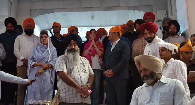 ਸੱਚਖੰਡ ਸ੍ਰੀ ਹਰਿਮੰਦਰ ਸਾਹਿਬ ਵਿਖੇ ਨਤਮਸਤਕ ਹੋਏ ਨੀਤਾ ਅੰਬਾਨੀ/ ਆਪਣੀ ਟੀਮ ਦੀ ਜਿੱਤ ਤੇ ਸਰਬੱਤ ਦੇ ਭਲੇ ਦੀ ਕੀਤੀ ਅਰਦਾਸ