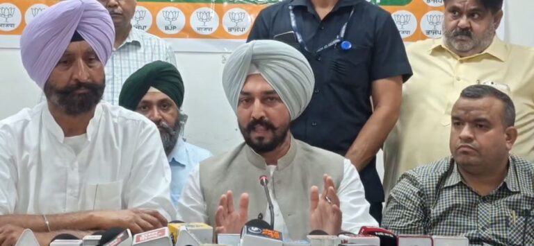 ਜਲੰਧਰ ਪਹੁੰਚੇ ਪੰਜਾਬ ਬੀਜੇਪੀ ਜਨਰਲ ਸਕੱਤਰ ਪਰਮਿੰਦਰ ਬਰਾੜ/ 84 ਦੰਗਾ ਪੀੜਤਾਂ ਨੂੰ ਨੌਕਰੀਆਂ ਦੇਣ ਲਈ ਦਿੱਲੀ ਸਰਕਾਰ ਦਾ ਕੀਤਾ ਧੰਨਵਾਦ/ ਕਿਹਾ, ਸਿੱਖਾਂ ਦੇ ਦਰਦ ਵੰਡਾਉਣ ਵਾਲੀ ਭਾਜਪਾ ਹੀ ਇਕੋ ਇਕ ਪਾਰਟੀ ਐ