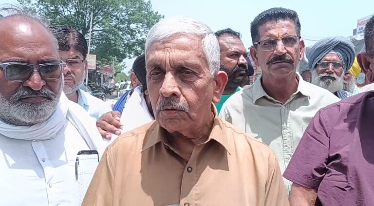 ਹਸ਼ਿਆਰਪੁਰ ’ਚ ਸਾਂਸਦ ਰਾਜ ਕੁਮਾਰ ਖਿਲਾਫ ਭਾਜਪਾ ਦਾ ਪ੍ਰਦਰਸ਼ਨ/ ਚੱਬੇਵਾਲ ਦੇ ਮੁੱਖ ਚੌਂਕ ਚ ਸਾਂਸਦ ਦਾ ਪੁਤਲਾ ਫੁਕ ਕੇ ਕੀਤੀ ਨਾਅਰੇਬਾਜ਼ੀ