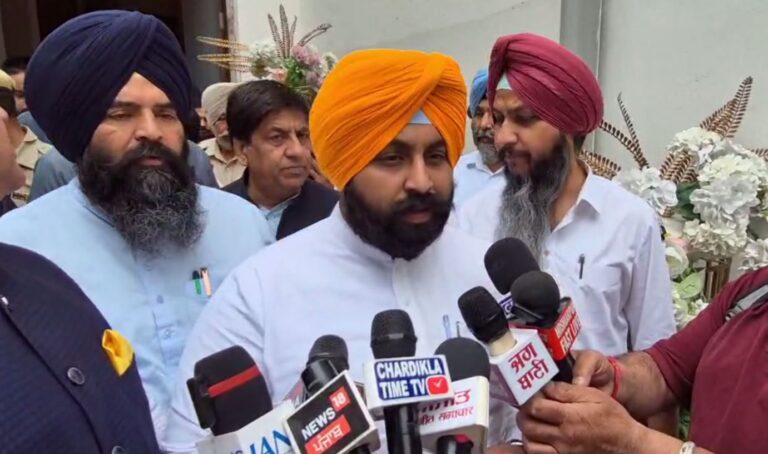 ਹੁਸ਼ਿਆਰਪੁਰ ਪਹੁੰਚੇ ਸਿੱਖਿਆ ਮੰਤਰੀ ਹਰਜੋਤ ਬੈਂਸ/ ਗਰਾਮ ਚੌਕੀਦਾਰ ਸਮਿਤੀ ਦੇ ਸਮਾਗਮ ’ਚ ਕੀਤੀ ਸ਼ਿਰਕਤ/ ਕਿਹਾ, ਪਾਣੀਆਂ ਦਾ ਹਰ ਹਾਲ ਰਾਖੀ ਕਰੇਗੀ ਪੰਜਾਬ ਸਰਕਾਰ