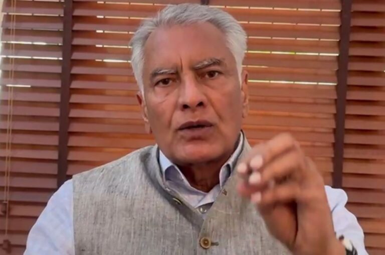 ਸ਼ਰਾਬ ਕਾਂਡ ਨੂੰ ਲੈ ਕੇ ਆਗੂ ਸੁਨੀਲ ਜਾਖੜ ਦਾ ਸ਼ਬਦੀ ਹਮਲਾ/  ਆਪ ਲੀਡਰਸ਼ਿਪ ’ਤੇ ਲਾਏ ਸ਼ਰਾਬ ਮਾਫੀਏ ਨਾਲ ਗਡਤੁਪ ਦੇ ਇਲਜ਼ਾਮ/ ਭਾਜਪਾ ਦਾ ਡੈਲੀਗੇਸ਼ਨ ਰਾਜਪਾਲ ਕੋਲ ਭੇਜਣ ਦਾ ਐਲਾਨ