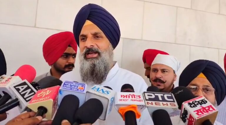 ਸ਼ਰਾਬ ਕਾਂਡ ਨੂੰ ਲੈ ਕੇ ਸਰਕਾਰ ’ਤੇ ਵਰ੍ਹੇ ਬਿਕਰਮ ਮਜੀਠੀਆ/ ਘਟਨਾ ’ਚ ਦਿੱਲੀ ਵਾਲਿਆਂ ਦੀ ਸ਼ਮੂਲੀਅਤ ਦੇ ਲਾਏ ਇਲਜ਼ਾਮ/ ਮਾਮਲੇ ਦੀ ਜਾਂਚ ਸੀਬੀਆਈ ਹਵਾਲੇ ਕਰਨ ਦੀ ਕੀਤੀ ਮੰਗ