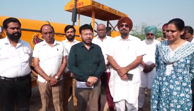 ਡੇਰਾਬੱਸੀ ਦੌਰੇ ਪਹੁੰਚੇ ਕੈਬਨਿਟ ਮੰਤਰੀ ਡਾ. ਰਵਜੋਤ ਸਿੰਘ/ ਸਫਾਈ ਵਿਵਸਥਾ ਤੇ ਵਿਕਾਸ ਕੰਮਾਂ ਦਾ ਲਿਆ ਜਾਇਜ਼ਾ/ ਅਧਿਕਾਰੀਆਂ ਨੂੰ ਕੰਮ ਛੇਤੀ ਮੁਕੰਮਲ ਕਰਨ ਦੀ ਹਦਾਇਤ