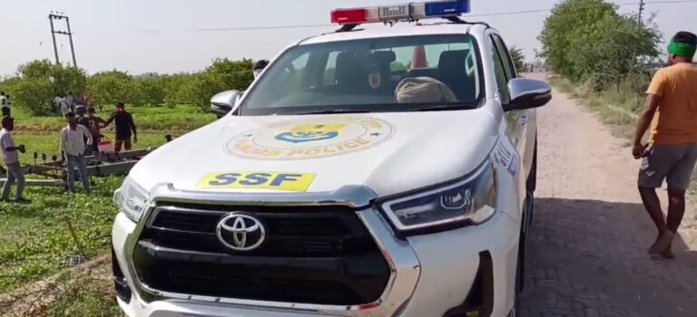 ਫਾਜਿਲਕਾ ’ਚ ਟਰਾਲੀ ਹੇਠ ਦੱਬਣ ਕਾਰਨ ਨੌਜਵਾਨ ਦੀ ਮੌਤ/ ਤੂੜੀ ਨਾਲ ਭਰੀ ਟਰੈਕਟਰ-ਟਰਾਲੀ ਪਲਟਣ ਕਾਰਨ ਹਾਦਸਾ/ ਪੁਲਿਸ ਨੇ ਲਾਸ਼ ਹਸਪਤਾਲ ਪਹੁੰਚਾ ਕੇ ਜਾਂਚ ਕੀਤੀ ਸ਼ੁਰੂ