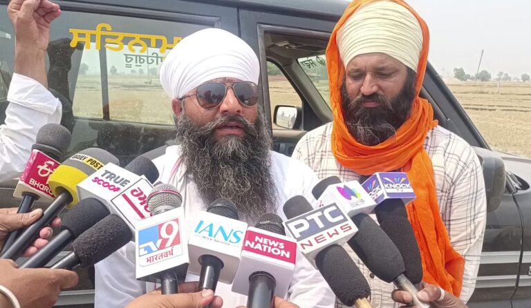 ਬੀਐਸਐਫ ਦੀਆਂ ਪਾਬੰਦੀਆਂ ਤੋਂ ਤਾਰ ਪਾਰਲੇ ਕਿਸਾਨ ਔਖੇ/ ਗੇਟ ਖੋਲ੍ਹਣ ਦਾ ਸਮਾਂ ਘਟਾਉਣ ਦੇ ਲਾਏ ਇਲਜ਼ਾਮ