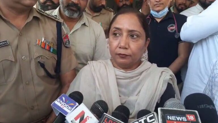 ਮਲੋਟ ’ਚ ਨਸ਼ਾ ਪੀੜਤਾਂ ਨੂੰ ਮਿਲਣ ਪਹੁੰਚੇ ਮੰਤਰੀ ਬਲਜੀਤ ਕੌਰ/ ਸਿਵਲ ਹਸਪਤਾਲ ’ਚ ਨਸ਼ਾ ਛੁਡਾਊ ਕੇਂਦਰ ਦਾ ਕੀਤਾ ਦੌਰਾ