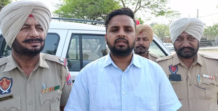 ਮੋਗਾ ’ਚ ਖਾਲੀ ਪਲਾਟਾਂ ’ਚੋਂ ਬਰਾਮਦ ਹੋਈ ਨੌਜਵਾਨ ਦੀ ਲਾਸ਼/ ਪੁਲਿਸ ਨੇ ਲਾਸ਼ ਮੋਰਚਰੀ ਰਖਵਾ ਕੇ ਜਾਂਚ ਆਰੰਭੀ