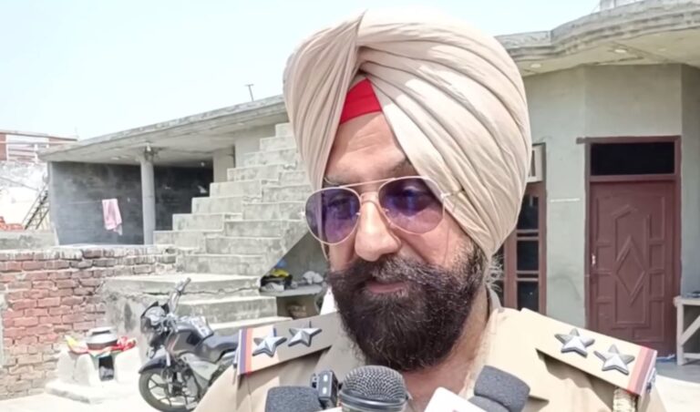 ਗੁਰਦਾਸਪੁਰ ਦੇ ਪਿੰਡ ਰੂਪੋਵਾਲੀ ’ਚ ਸਾਬਕਾ ਸਰਪੰਚ ਨੇ ਚਲਾਈਆਂ ਗੋਲੀਆਂ/ ਮੱਥੇ ’ਚ ਗੋਲੀ ਲੱਗਣ ਕਰਨ ਇਕ ਗੰਭੀਰ ਜ਼ਖ਼ਮੀ/ ਸਾਬਕਾ ਸਰਪੰਚ ਸਮੇਤ 6 ਲੋਕਾਂ ਖ਼ਿਲਾਫ਼ ਕੇਸ ਦਰਜ