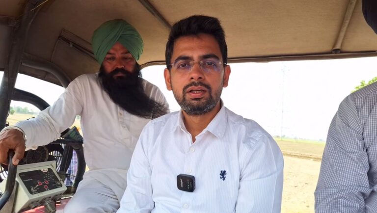 ਮੋਗਾ ਦੇ ਕਿਸਾਨ ਦੇ ਰਹੇ ਝੋਨੇ ਦੀ ਸਿੱਧੀ ਬਿਜਾਈ ਨੂੰ ਪਹਿਲ/ ਡੀਸੀ ਨੇ ਖੁਦ ਟਰੈਕਟਰ ਚਲਾ ਕੇ ਕਰਵਾਈ ਸ਼ੁਰੂਆਤ/ ਕਿਸਾਨਾਂ ਨੂੰ ਸਿੱਧੀ ਬਿਜਾਈ ਕਰਨ ਦਾ ਦਿੱਤਾ ਸੁਨੇਹਾ
