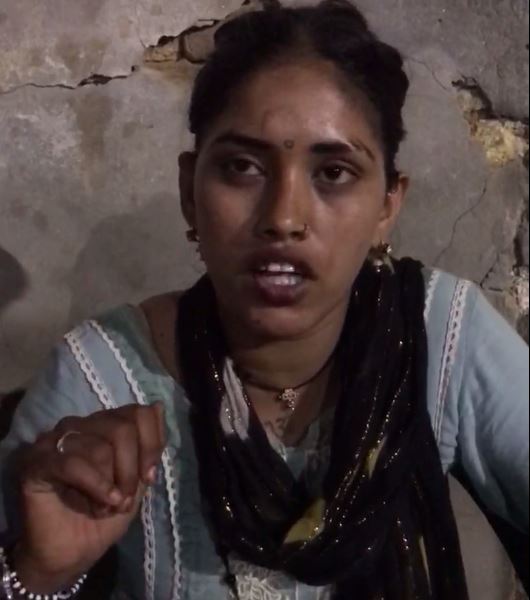 ਫਾਜ਼ਿਲਕਾ ’ਚ ਲੜਕੀ ਵੱਲੋਂ ਭੁੰਡ ਆਸ਼ਕ ਦੀ ਛਿੱਤਰ-ਪਰੇਡ/ ਛਾੜਛਾੜ ਦੀ ਕੋਸ਼ਿਸ਼ ਤੋਂ ਬਾਅਦ ਕੁੱਟਮਾਰ, ਵੀਡੀਓ ਵਾਇਰਲ