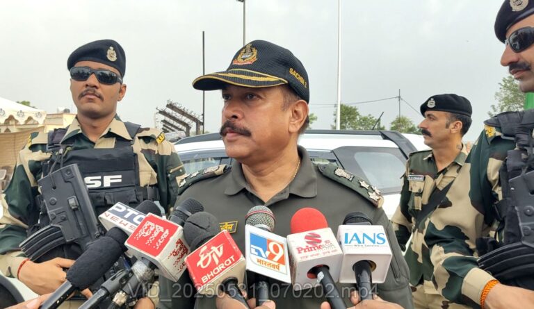 ਅੰਮ੍ਰਿਤਸਰ ’ਚ ਏਕ ਭਾਰਤ ਸ੍ਰੇਸ਼ਠ ਭਾਰਤ ਤਹਿਤ ਸਾਇਕਲ ਰੈਲੀ/ ਬੀਐਸਐਫ ਵੱਲੋਂ ਕੱਢੀ ਰੈਲੀ ਚ ਬੱਚਿਆਂ ਤੇ ਨੌਜਵਾਨਾਂ ਨੇ ਕੀਤੀ ਸ਼ਿਰਕਤ/ ਲੋਕਾਂ ਨੂੰ ਆਪਸੀ ਭਾਈਚਾਰਾ ਬਣਾਈ ਰੱਖਣ ਦਾ ਦਿੱਤਾ ਸੁਨੇਹਾ