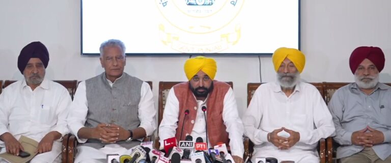 ਚੰਡੀਗੜ੍ਹ ਵਿਖੇ ਹੋਈ ਪਾਣੀ ਨੂੰ ਲੈ ਕੇ ਆਲ ਪਾਰਟੀ ਮੀਟਿੰਗ/ ਮੀਟਿੰਗ ’ਚ ਸਾਰੀਆਂ ਪਾਰਟੀਆਂ ਦੇ ਆਗੂ ਰਹੇ ਮੌਜੂਦ/ ਸੋਮਵਾਰ ਨੂੰ ਸੱਦਿਆ ਵਿਧਾਨ ਸਭਾ ਦਾ ਵਿਸ਼ੇਸ਼ ਇਜਲਾਸ