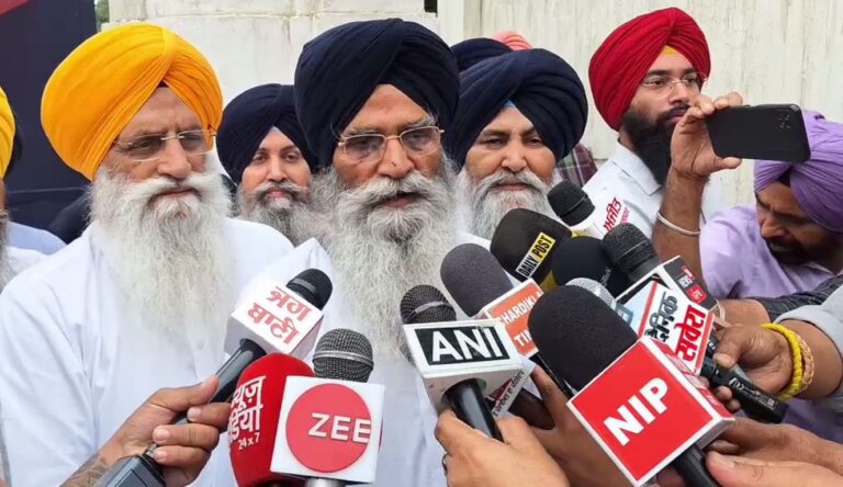 ਪਟਿਆਲਾ ਜੇਲ੍ਹ ਰਾਜੋਆਣਾ ਨੂੰ ਮਿਲੇ ਐਸਜੀਪੀਸੀ ਪ੍ਰਧਾਨ ਧਾਮੀ/ ਰਾਜੋਆਣਾ ਨੇ ਚੁੱਕਿਆ ਫੈਸਲੇ ’ਚ ਹੋ ਰਹੀ ਦੇਰੀ ਦਾ ਮਾਮਲਾ/  ਧਾਮੀ ਬੋਲੇ, ਕੇਂਦਰ ਕੋਲ ਐਸਜੀਪੀਸੀ ਨੂੰ ਮਿਲਣ ਦਾ ਸਮਾਂ ਨਹੀਂ ਐ…