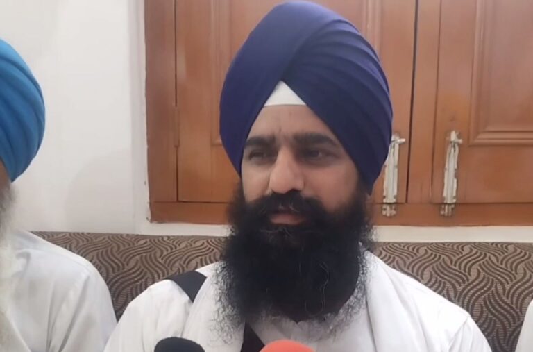 ਮਾਛੀਵਾੜਾ ਦੇ ਗੁਰਦੁਆਰਾ ਸ੍ਰੀ ਚਰਨ ਕੰਵਲ ਸਾਹਿਬ ਪਹੁੰਚੇ ਜਥੇਦਾਰ ਗੜਗੱਜ/ ਸੰਗਤਾਂ ਨੂੰ ਗੁਰੂ ਘਰ ਤੋਂ ਸੇਧ ਲੈ ਕੇ ਗੁਰੂ ਆਸੇ ਮੁਤਾਬਕ ਵਿਚਰਨ ਦੀ ਕੀਤੀ ਅਪੀਲ/ ਕਿਹਾ, ਮਾਛੀਵਾੜਾ ਦੇ ਜੰਗਲਾਂ ’ਚੋਂ ਨਿਕਲਦਾ ਐ ਸਿੱਖੀ ਦੀ ਚੜ੍ਹਦੀਕਲਾ ਦਾ ਰਾਹ