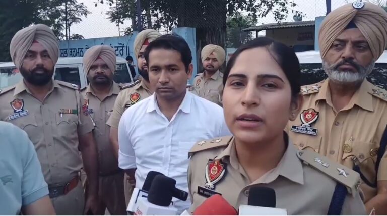 ਸਮਰਾਲਾ ਨੇੜੇ ਬੱਸ ’ਚ ਬੰਬ ਦੀ ਅਫਵਾਹ ਕਾਰਨ ਡਰ ਦਾ ਮਾਹੌਲ/ ਅਣਪਛਾਤੇ ਨੇ ਕੰਡਕਟਰ ਨੂੰ ਫੋਨ ’ਤੇ ਬੰਬ ਹੋਣ ਦੀ ਦਿੱਤੀ ਸੂਚਨਾ/ ਬੰਬ ਨਿਰੋਧਕ ਦਸਤੇ ਦੀ ਜਾਂਚ ਦੌਰਾਨ ਗ਼ਲਤ ਨਿਕਲੀ ਸੂਚਨਾ