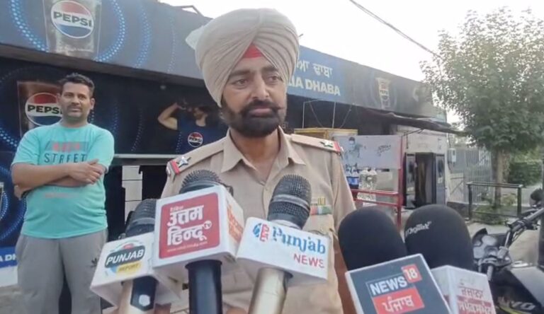 ਜਲੰਧਰ-ਦਿੱਲੀ ਨੈਸ਼ਨਲ ਹਾਈਵੇ ’ਤੇ ਭਿਆਨਕ ਹਾਦਸਾ/ ਰੇਲਿੰਗ ਤੋੜ ਫਲਾਈਓਵਰ ਦੇ ਦੂਜੇ ਪਾਸੇ ਡਿੱਗਾ ਕੰਟੇਨਰ/ ਸਬ ਇੰਸਪੈਕਟਰ ਦੀ ਕਾਰ ਨੂੰ ਮਾਰੀ ਟੱਕਰ, ਪੁਲਿਸ ਕਰ ਰਹੀ ਜਾਂਚ