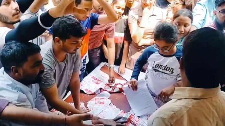 ਚੰਡੀਗੜ੍ਹ ਦੀ ਸਿਵਲ ਡਿਫੈਂਸ ਵਲੰਟੀਅਰ ਭਰਤੀ ਨੂੰ ਮਿਲਿਆ ਵੱਡਾ ਹੁੰਗਾਰਾ/ ਵਲੰਟੀਅਰ ਬਣਨ ਲਈ ਟੈਗੋਰ ਥੀਏਟਰ ਉਮੜੀ ਨੌਜਵਾਨਾਂ ਦੀ ਭੀੜ/  ਵਧਦੀ ਗਿਣਤੀ ਦੇ ਮੱਦੇਨਜ਼ਰ ਬਦਲਣੀ ਪਈ ਸਿਖਲਾਈ ਕੈਂਪ ਦੀ ਥਾਂ