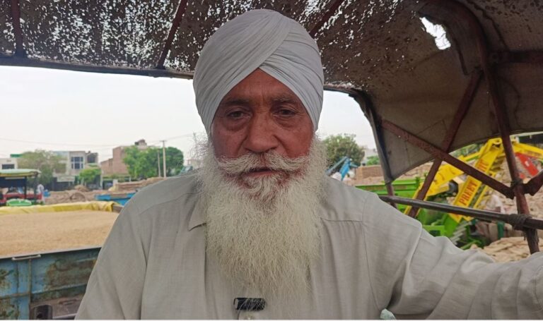 ਮੁਕਤਸਰ ਮੰਡੀ ’ਚ ਮੀਂਹ ਨੇ ਖੋਲ੍ਹੀ ਪ੍ਰਬੰਧਾਂ ਦੀ ਪੋਲ/ ਪਾਣੀ ਡੁੱਬੀਆਂ ਕਣਕ ਦੀਆਂ ਵੱਡੀ ਗਿਣਤੀ ਬੋਰੀਆਂ/ ਅਧਿਕਾਰੀਆਂ ’ਤੇ ਲੱਗੇ ਅਣਗਹਿਲੀ ਵਰਤਣ ਦੇ ਇਲਜ਼ਾਮ