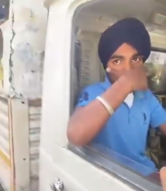 ਪਟਿਆਲਾ ’ਚ ਫਿਰ ਸਾਹਮਣੇ ਆਈ ਸਕੂਲ ਮਾਲਕਾਂ ਦੀ ਅਣਗਹਿਲੀ/ 12ਵੀਂ ਦਾ ਵਿਦਿਆਰਥੀ ਚਲਾ ਰਿਹਾ ਸੀ ਬੱਚਿਆਂ ਨਾਲ ਭਰੀ ਸਕੂਲੀ ਵੈਨ/ ਪਟਿਆਲਾ ਦੇ ਸਮਾਣਾ ਦੀ ਘਟਨਾ, ਵੈਨ ਦੀ ਵੀਡੀਓ ਹੋਈ ਵਾਇਰਲ