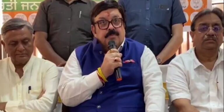 ਜਲੰਧਰ ਚ ਭਾਜਪਾ ਆਗੂ ਸ਼ਵੇਤ ਮਲਿਕ ਦੀ ਪ੍ਰੈੱਸ ਕਾਨਫਰੰਸ/ ਸਰਕਾਰ ਦੀ ਨਸ਼ਾ ਮੁਕਤੀ ਲਹਿਰ ਨੂੰ ਲੈ ਕੇ ਕੀਤੇ ਖੁਲਾਸੇ/ ਕਿਹਾ, ਵੋਟ ਬੈਂਕ ਬਚਾਉਣ ਖਾਤਰ ਲੋਕਾਂ ਨੂੰ ਗੁਮਰਾਹ ਕਰ ਰਹੀ ਸਰਕਾਰ